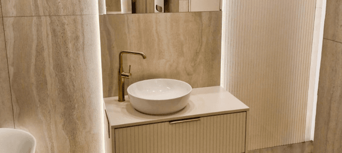 Elegancka garderoba z lustrem